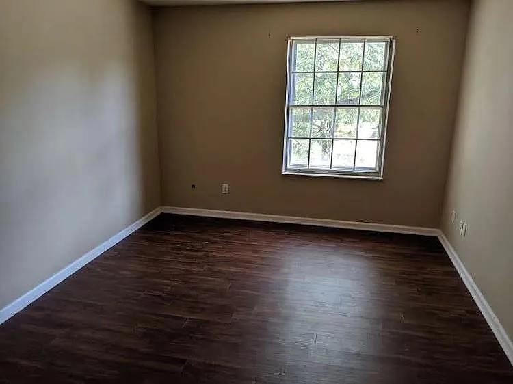Bedroom No.1 (Empty)