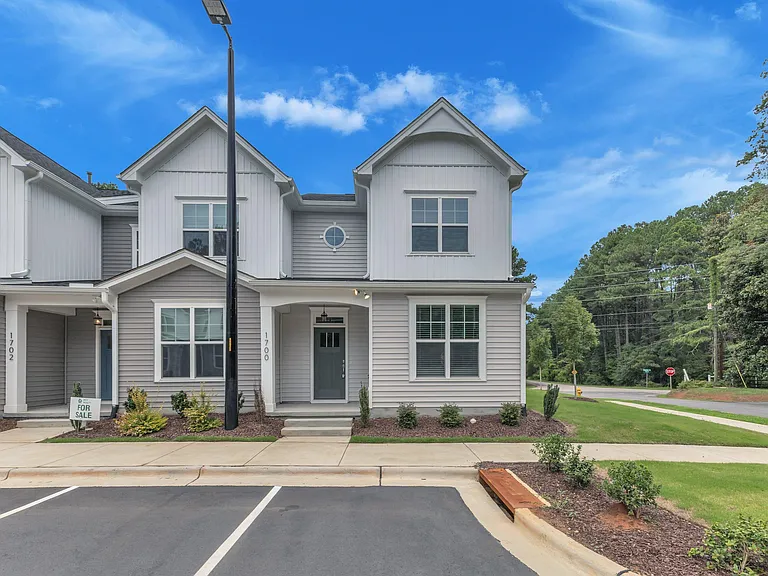 1706 Ballard Dr — Photo 2