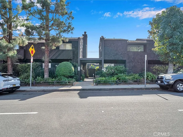 335 Cypress Dr — Photo 13