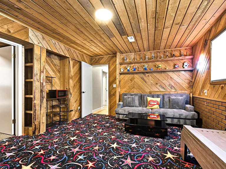 Building's Lounge