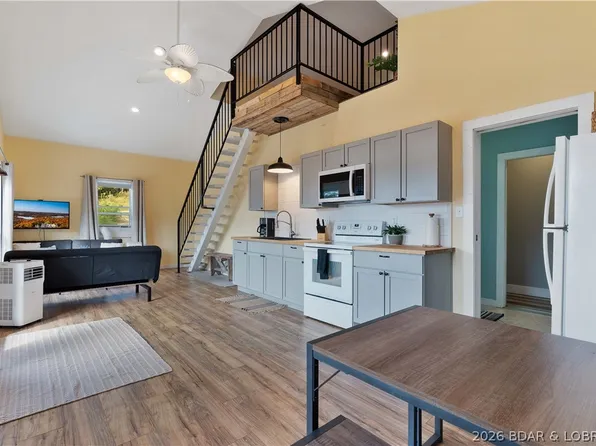 16676 Lucky Point Ln, Rocky Mount, MO 65072