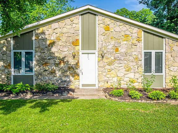 3rd image of 18932 Northbrook Cir