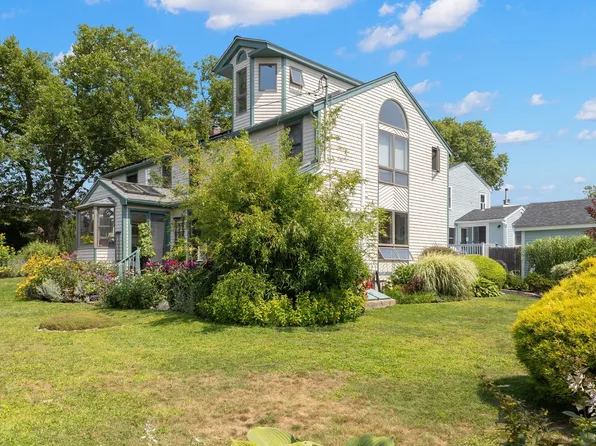 17 Sutton Ave, Salem, MA 01970