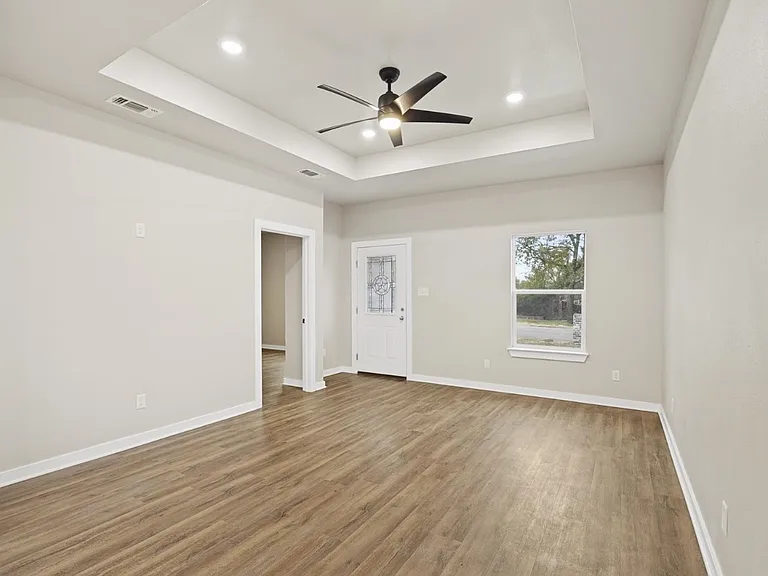 3105 W Jackson St — Photo 4