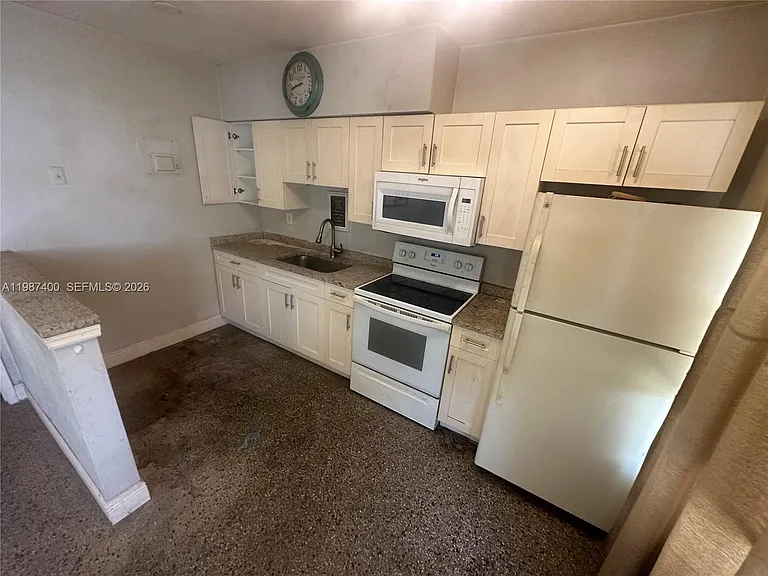1271 NE 32nd St #A — Photo 2
