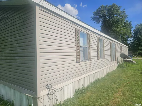 120 E 1st St, Bonnie, IL 62816