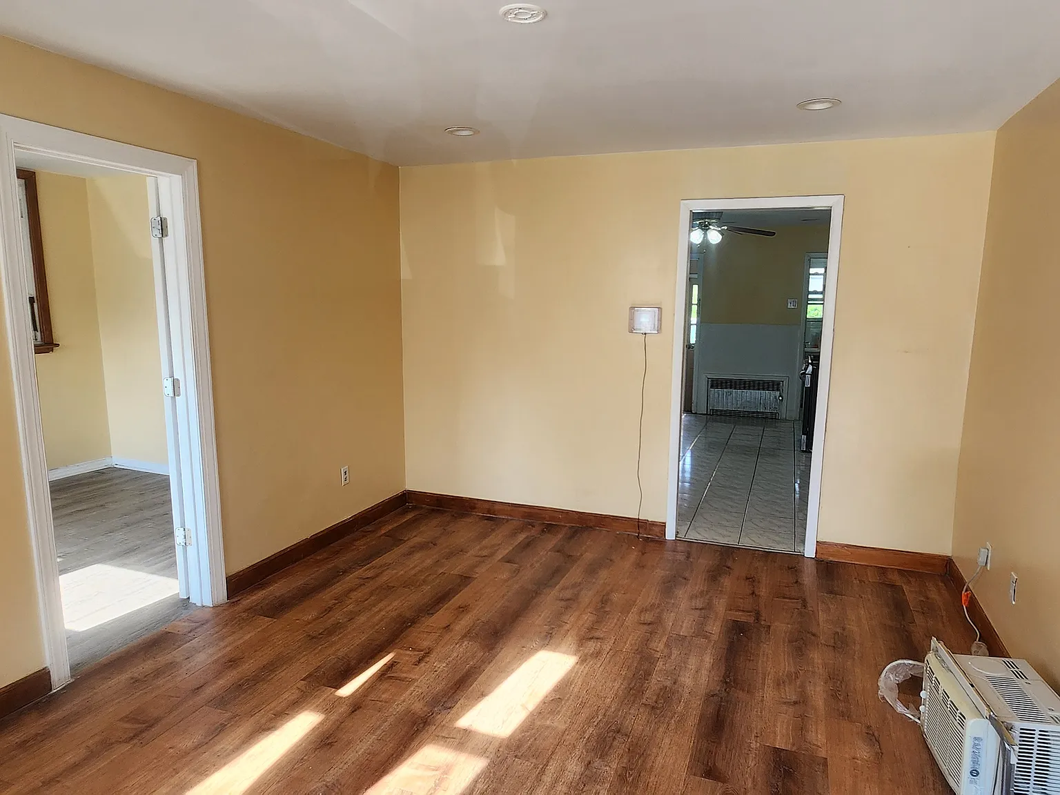 2 bed, 800 sqft, $2,300 — Photo 3