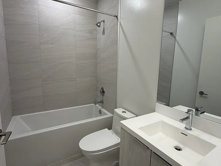 400 King St W #1229 — Photo 6