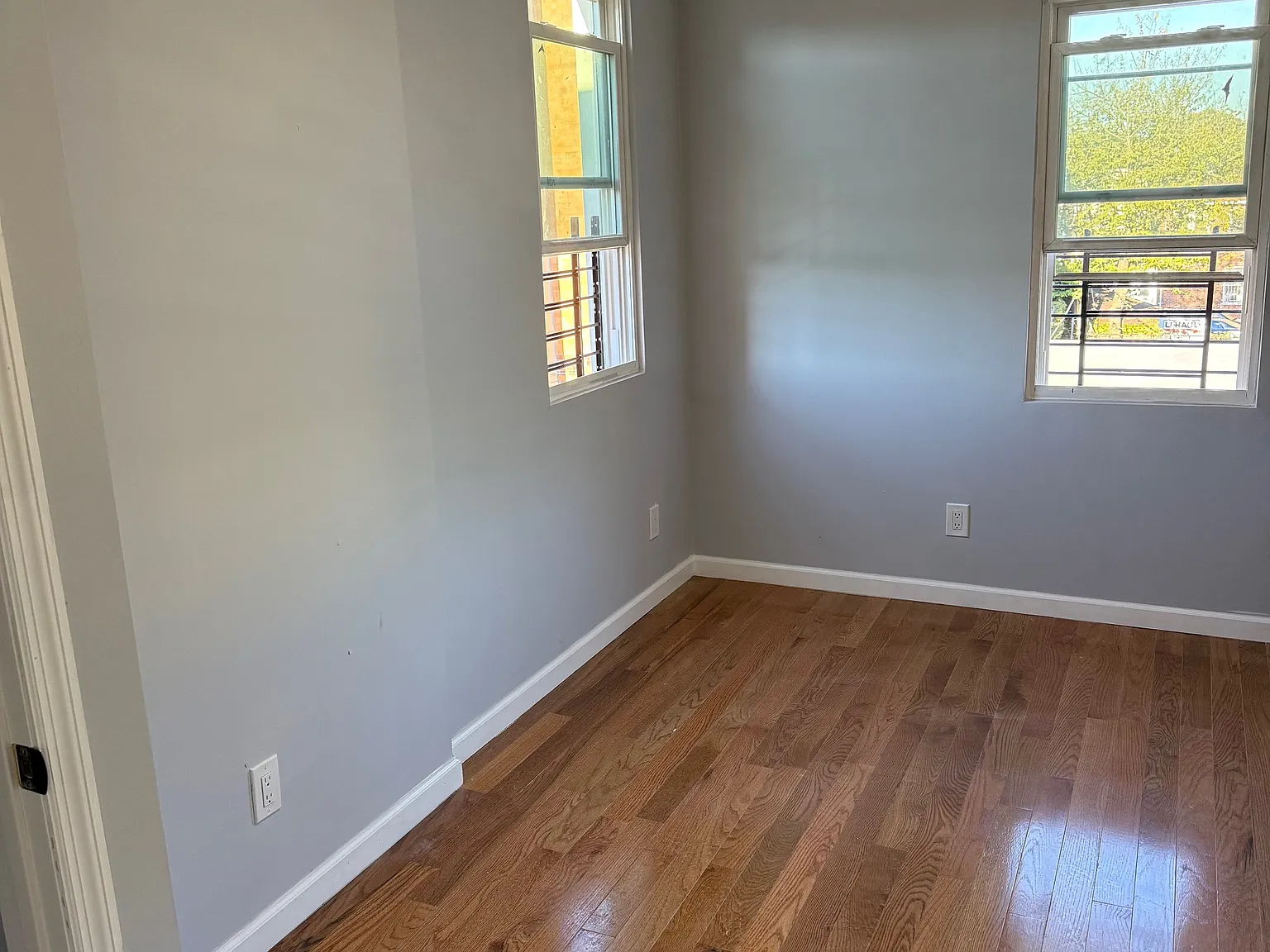 5 bed, 1200 sqft, $4,680 — Photo 3