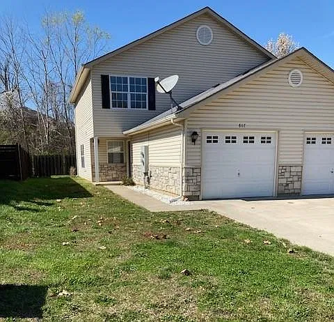 2 bed, 1124 sqft, $1,550 — Photo 1