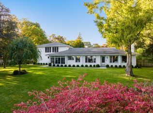 313 S Country Rd, Brookhaven, NY 11719