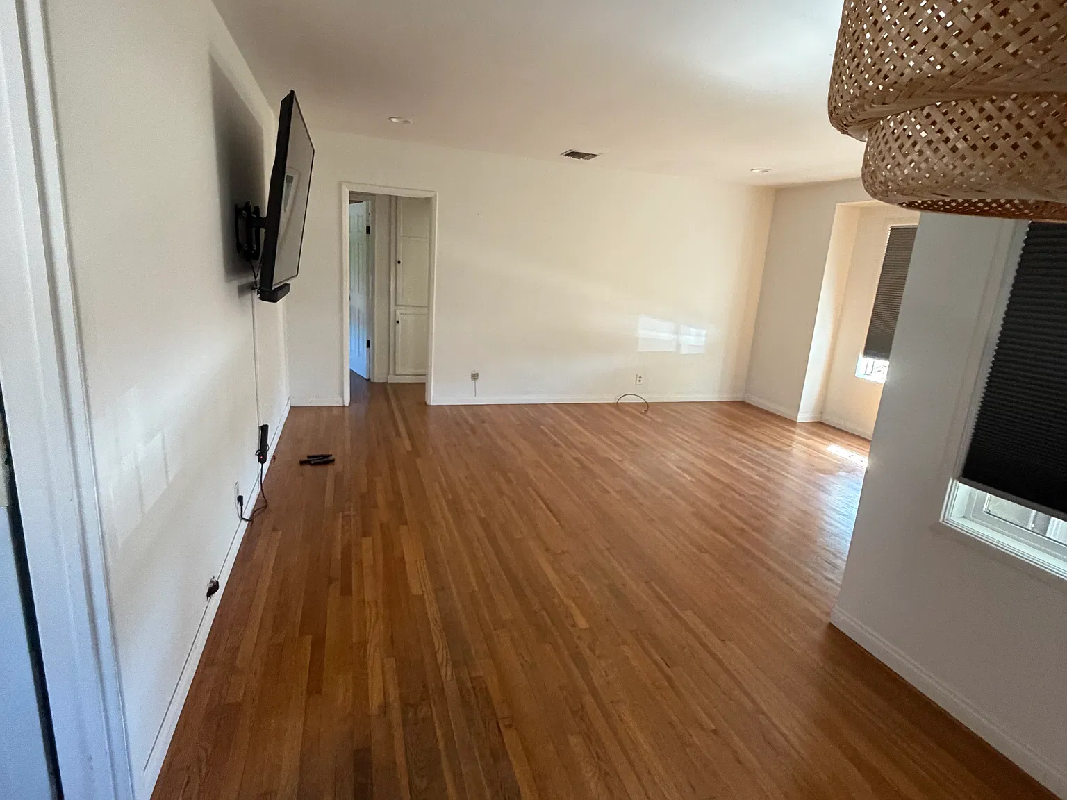 2 bed, 965 sqft, $3,400 — Photo 3