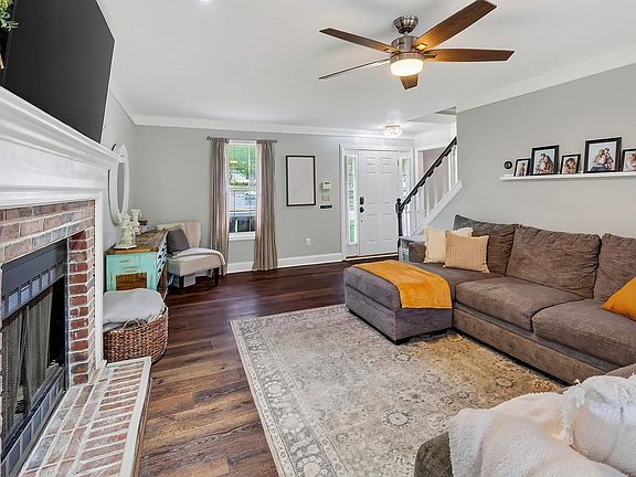 4th image of 208 Charmar Way