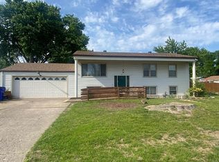 6 Calumet Dr, Saint Peters, MO 63376