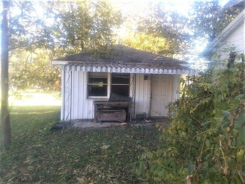 2nd image of 319 N Main St