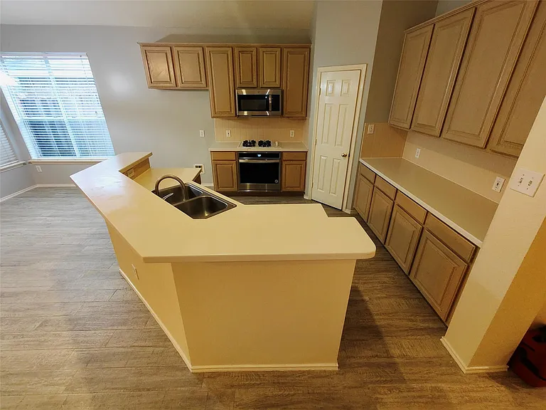 7127 Bristol Ridge Dr — Photo 32