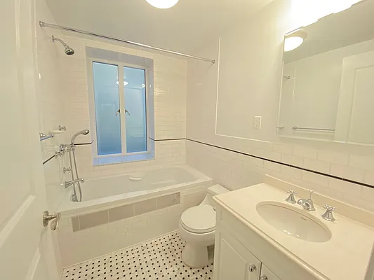 Rented by essential NEW YORK Real Estate | media 10