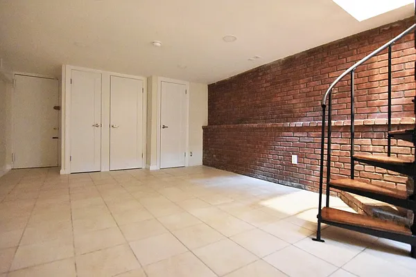 Rented by Balass Ralph, LREB | media 31