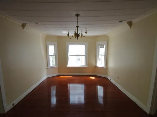 4302 N Kimball Ave #2, Chicago, IL 60618