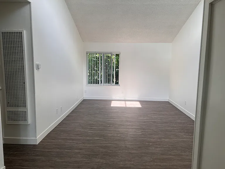 Knotty Apartments — Photo 31