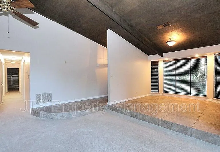 1060 Sand Bar Cir — Photo 15