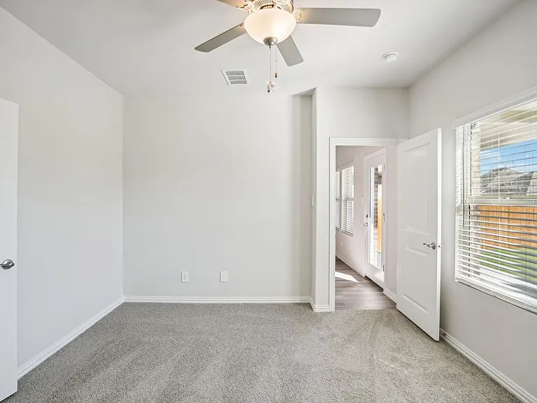 618 Hemingway Ln — Photo 16