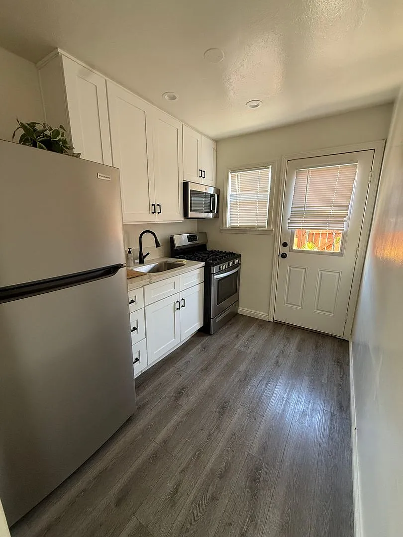 Cedar Apartments — Photo 2