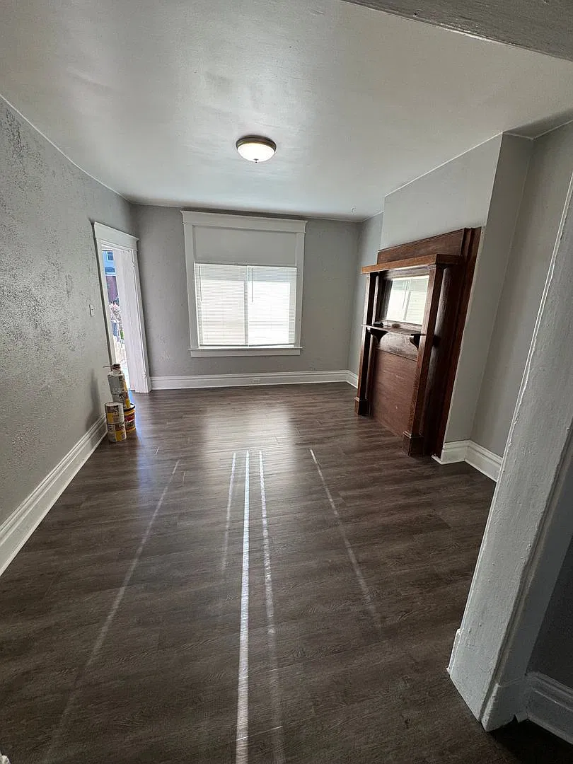 Lovely 2 Bedroom Townhome with New Kitchen with Butler's Pantry — Photo 4