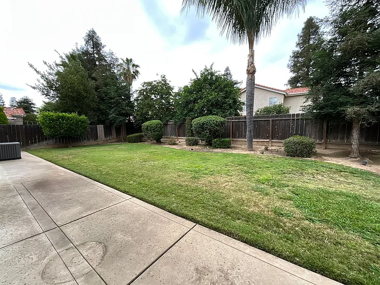 1834 E Lester Ave — Photo 24