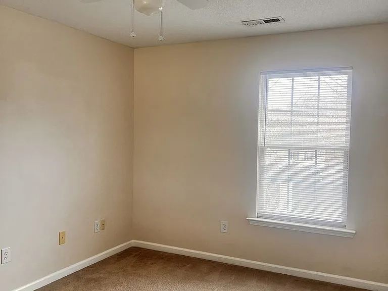 110 Shelby Ct — Photo 24