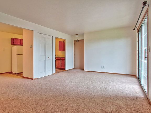 4th image of 1019 Abbey Ct Unit 8