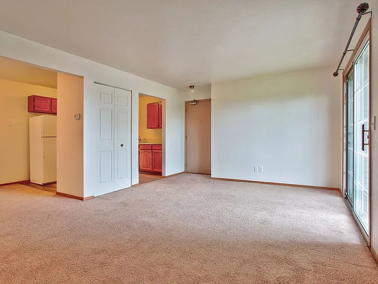 1019 Abbey Ct #8 — Photo 4