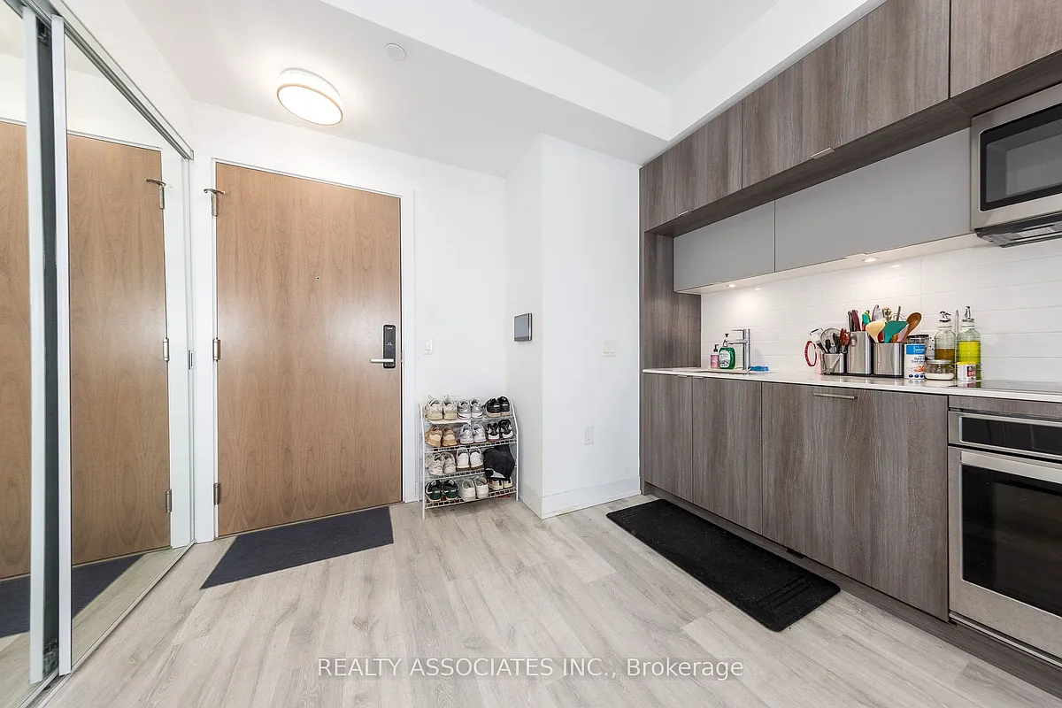 Building Photo - 585 Bloor St E #2817