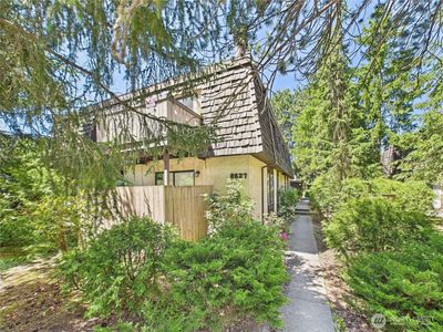 8627 25th Avenue SW #B, Seattle, WA, 98106