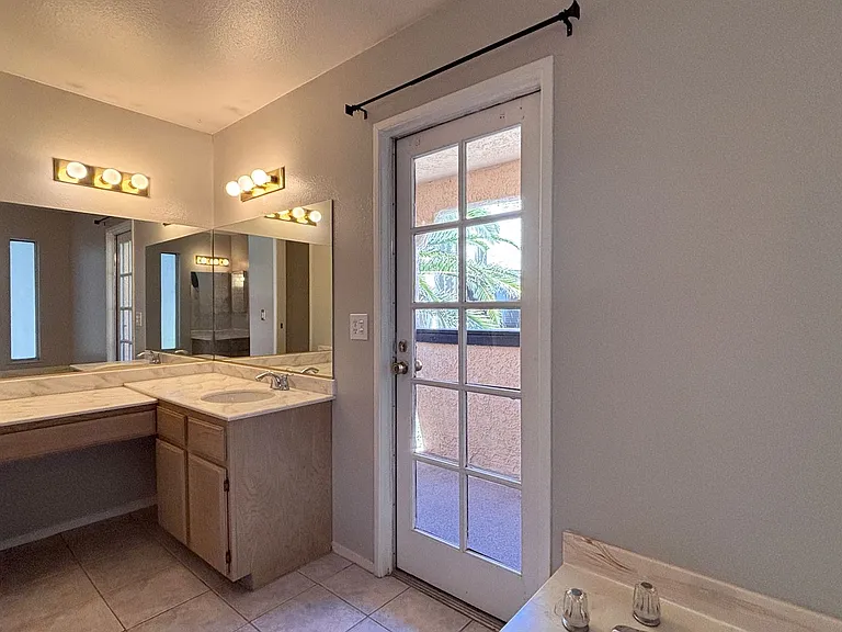 5080 Spencer St #D — Photo 4