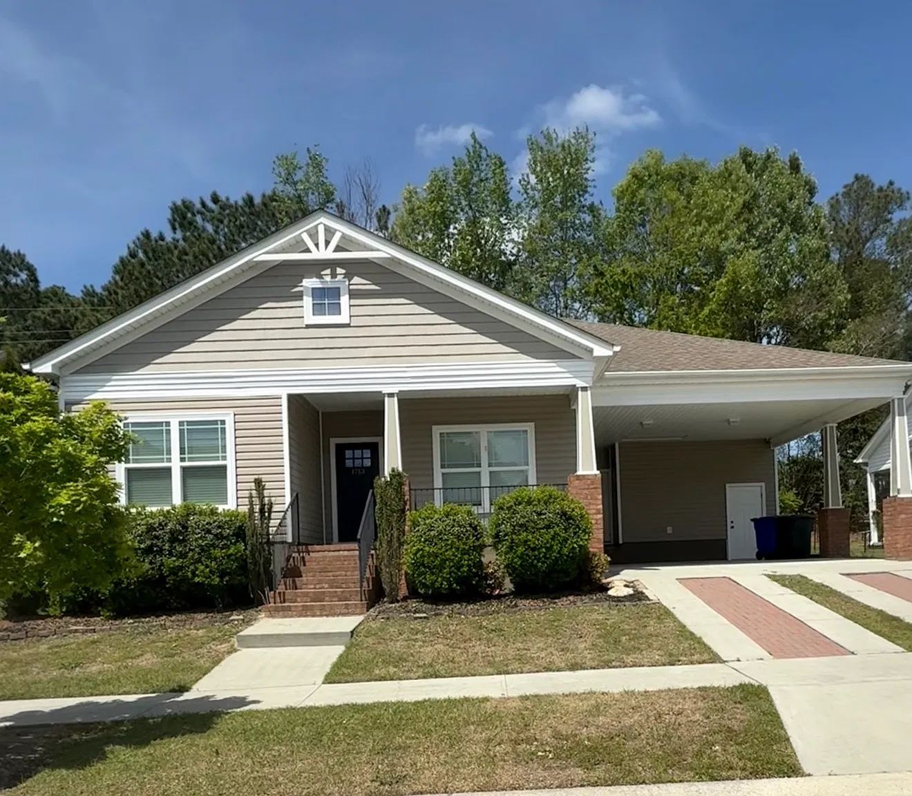 3 bed, 1650 sqft, $2,200 — Photo 1