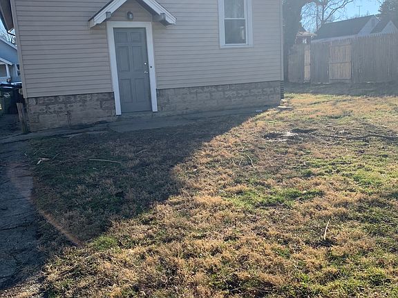 2nd image of 1928 De Armand Ave