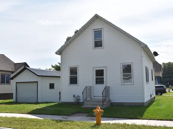 302 Bird St, Marinette, WI 54143