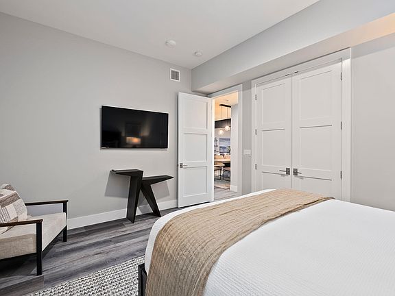 4th image of 802 Sandpoint Ave #8306