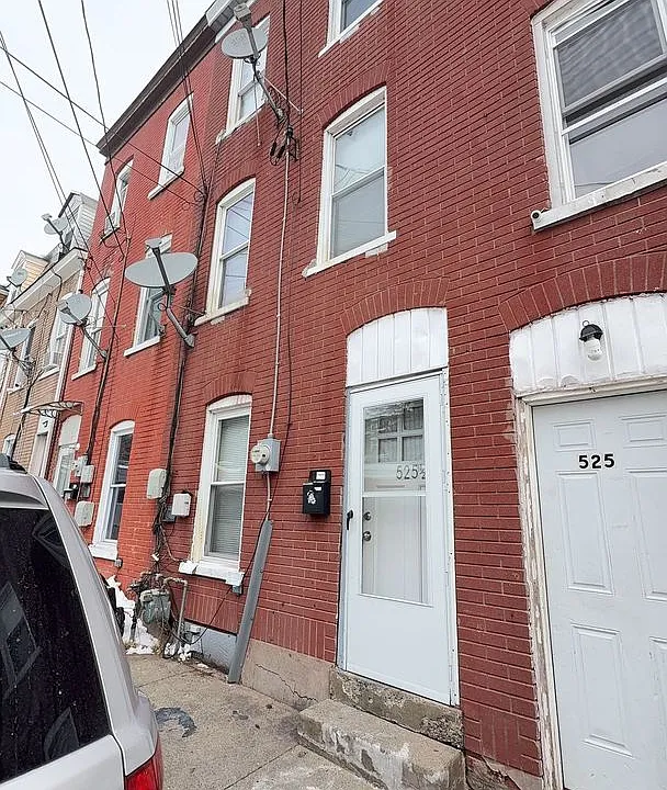 525 1/2 Elliger St
