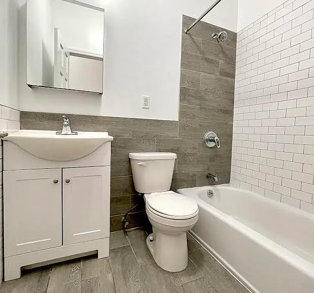 221 Suydam St #1R — Photo 9