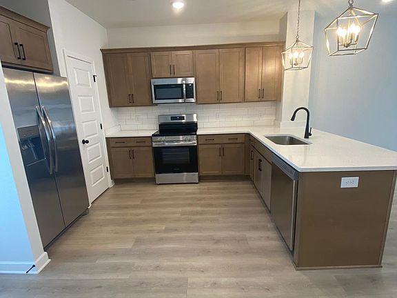 4th image of 505 Tappan Ln
