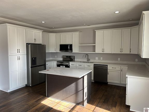 5th image of 2030-2040 Shade Tree Dr