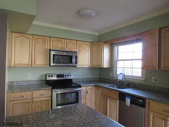 3rd image of 919 Navajo Ave