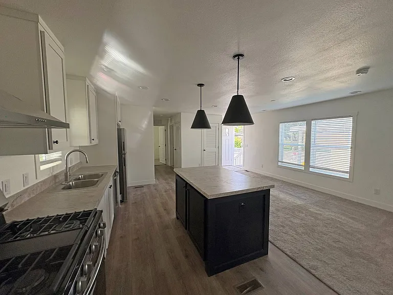 1700 State St #20 — Photo 5