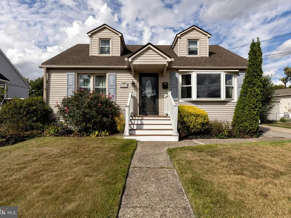 209 Lake Dr, Bellmawr, NJ 08031