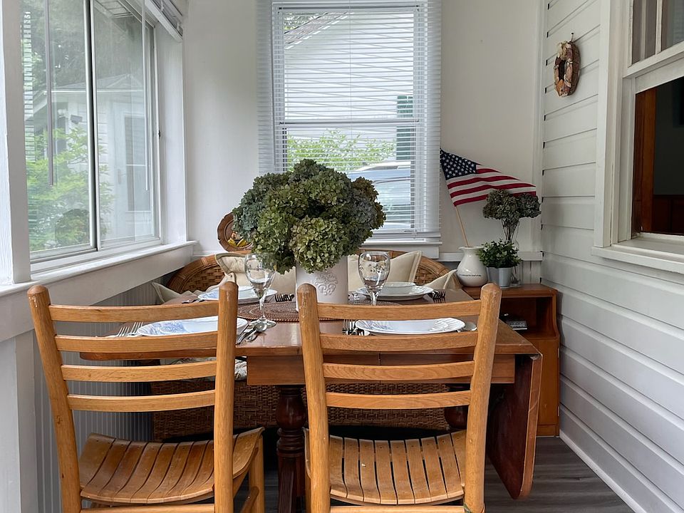 FRONT PORCH WITH DINING TABLE
