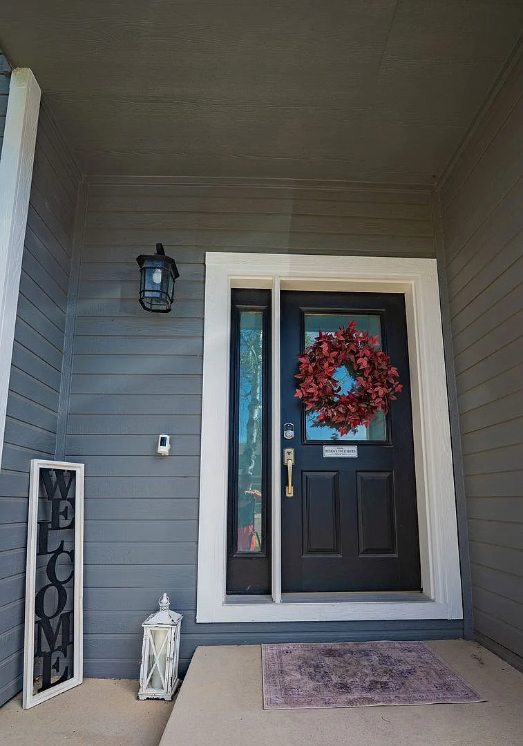 Gorgeous Fully Furnished 3 Bed 2.25 Bath Home! — Photo 3