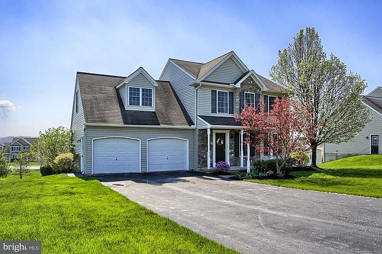 2nd image of 389 Pebble Beach Dr