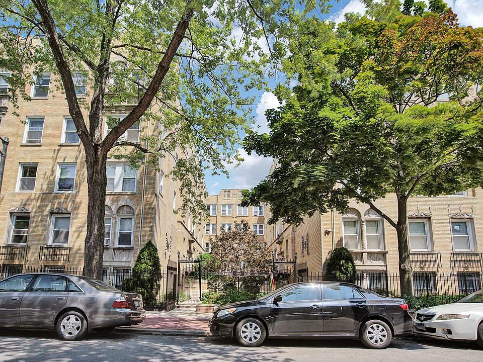 1st image of 842 W Ainslie St APT F2